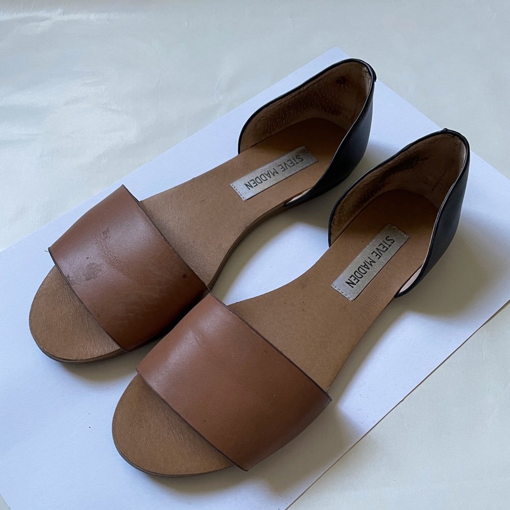 Steve Madden Leather Sidestep Flat Sandals in Brown & Black